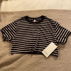 Lululemon cropped shirt
